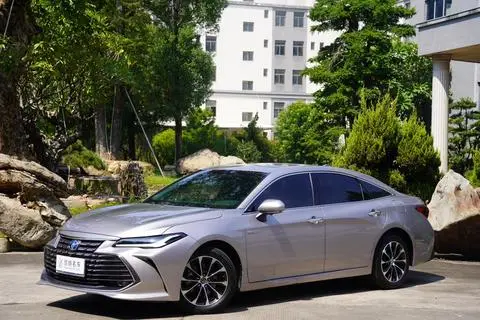 Toyota 亚洲龙 2023