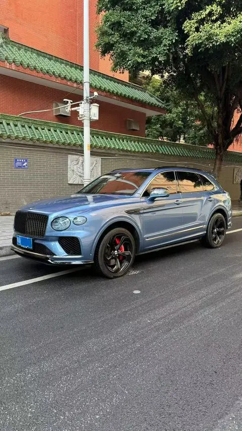 Bentley 添越 2022
