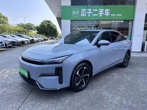 Geely L6 2024