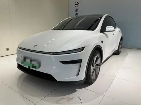 Tesla Model Y 2025