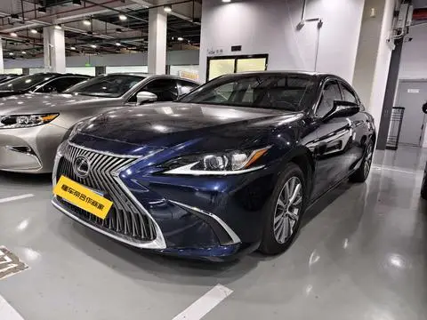 Lexus ES 2021