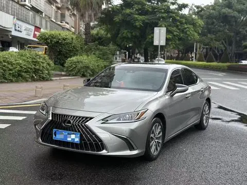 Lexus ES 2022