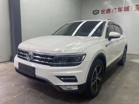 Volkswagen Tiguan L 2018 — фото 1