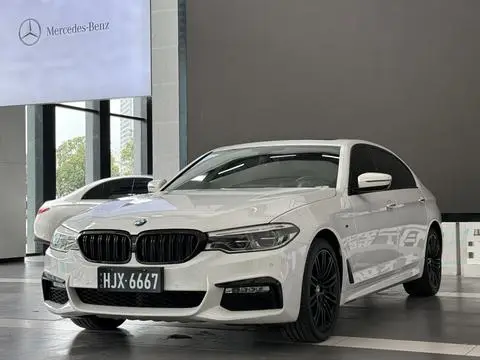 BMW 5 Series 2018 — фото 1