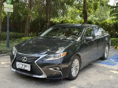 Lexus ES 2016 — фото 1