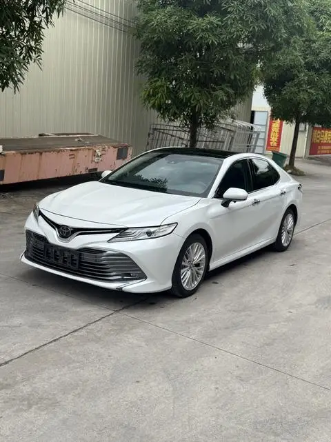 Toyota Camry 2019 — фото 1