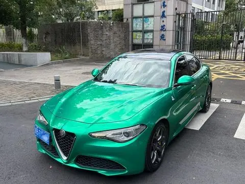 Alfa Romeo Giulia朱丽叶 2020 — фото 1