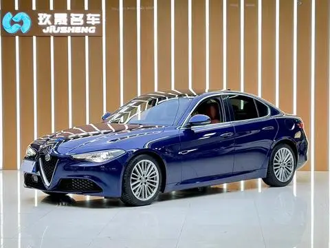 Alfa Romeo Giulia朱丽叶 2017 — фото 1