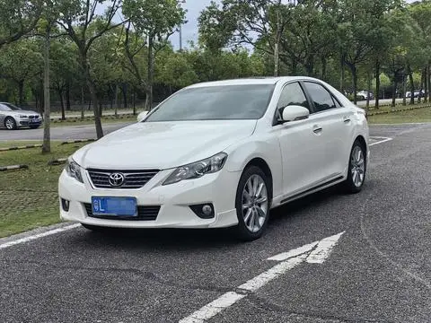 Toyota Reiz 2010