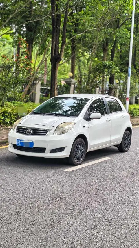 Toyota 雅力士 2011