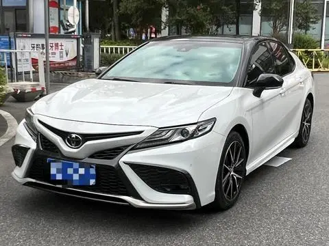Toyota Camry 2021 — фото 1