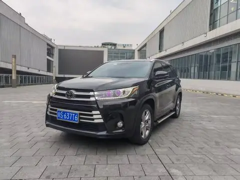 Toyota Highlander 2018 — фото 1