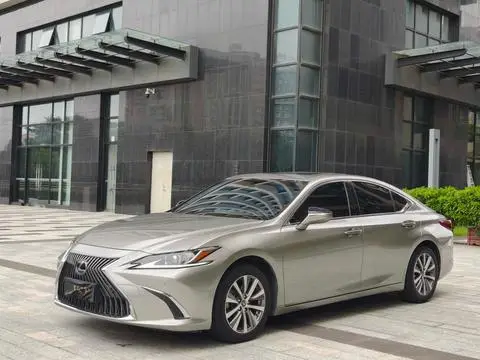 Lexus ES 2020