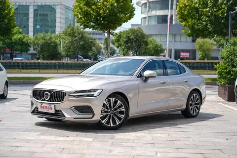 Volvo S60 2025