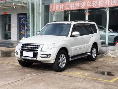 Mitsubishi 帕杰罗 2016