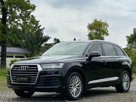 Audi Q7 2019 — фото 1
