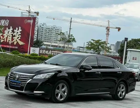 Toyota Crown 2015