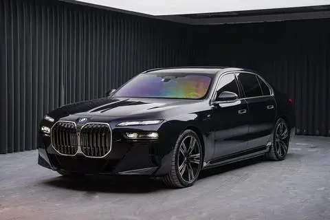 BMW i7 2023 — фото 1
