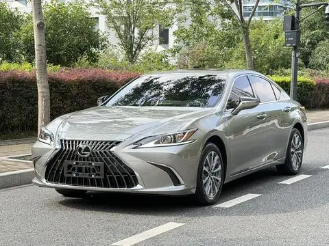 Lexus ES 2024