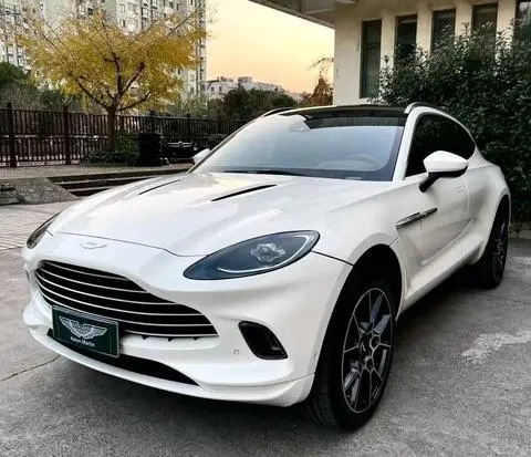 Aston Martin DBX 2022