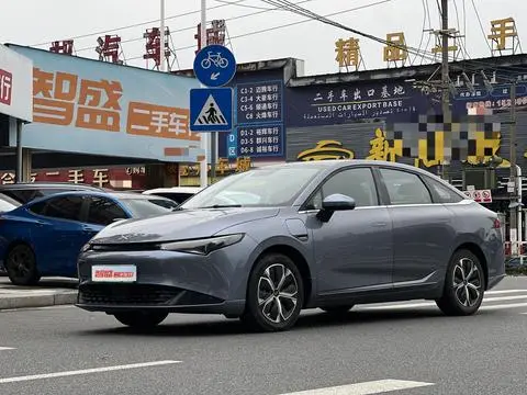 XPeng 小鹏P5 2024