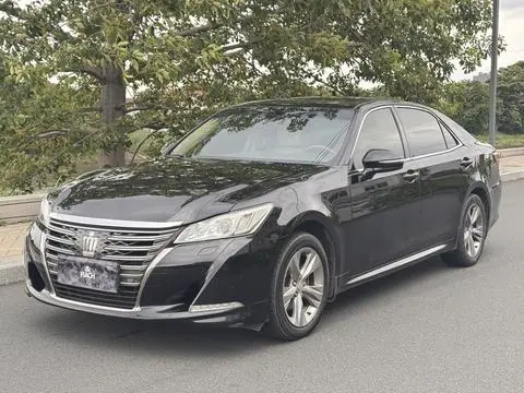 Toyota Crown 2015