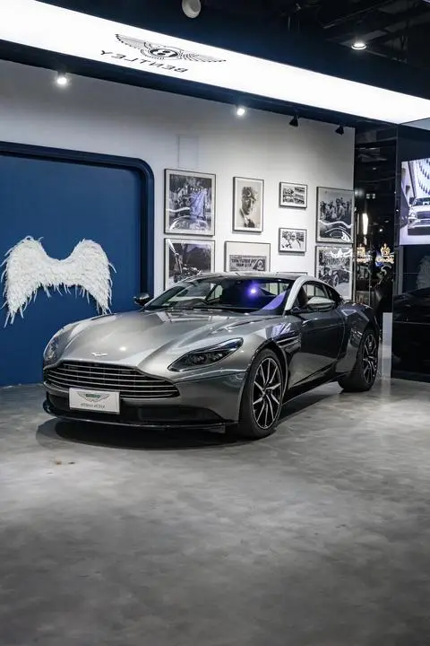 Aston Martin DB11 2017