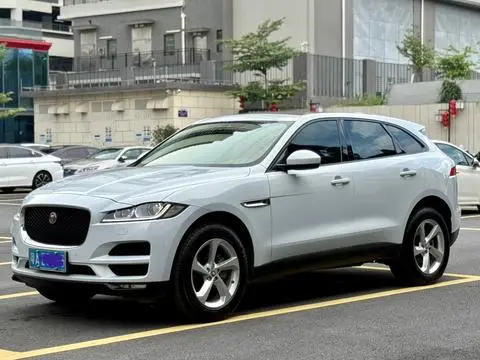 Jaguar F-PACE 2016 — фото 1