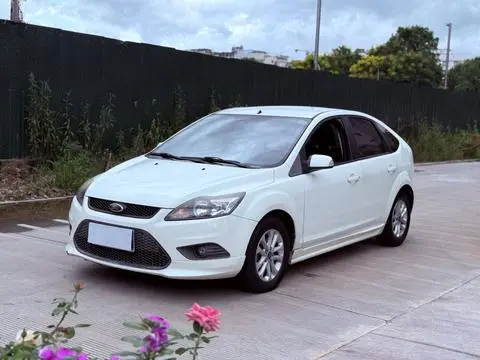 Ford Focus 2013 — фото 1