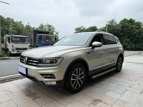 Volkswagen Tiguan L 2018 — фото 1