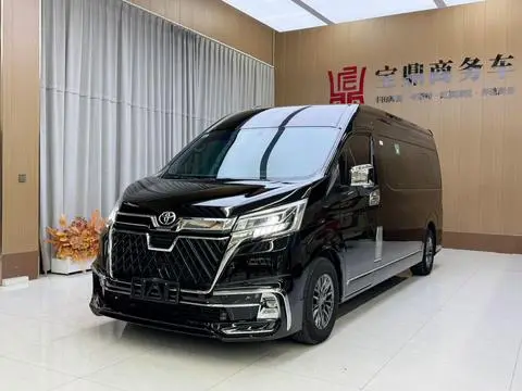 Toyota Hiace 2024 — фото 1