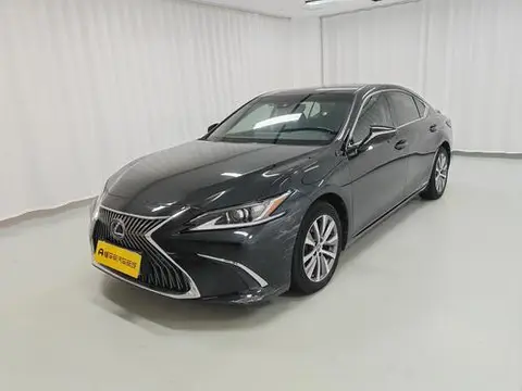 Lexus ES 2020