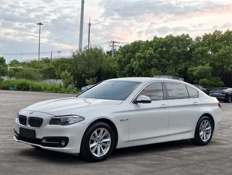 BMW 5 Series 2017 — фото 1