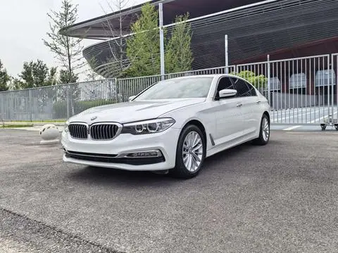 BMW 5 Series 2018 — фото 1