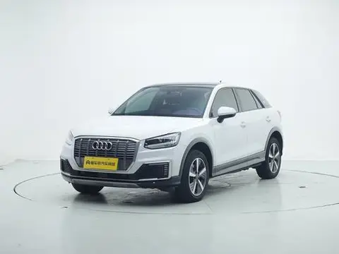 Audi Q2L e-tron 2019