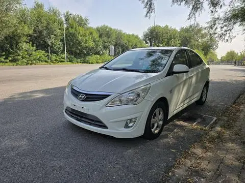 Hyundai 瑞纳 2011