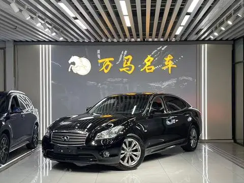 Infiniti Q70 2013
