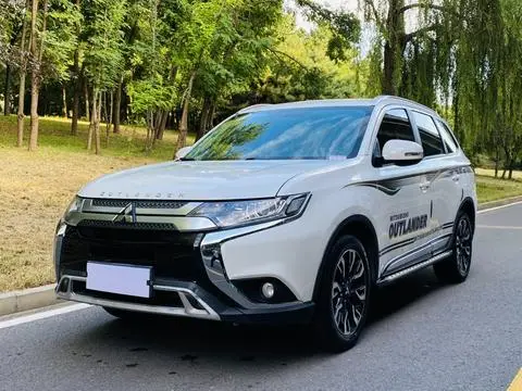Mitsubishi 欧蓝德 2020 — фото 1