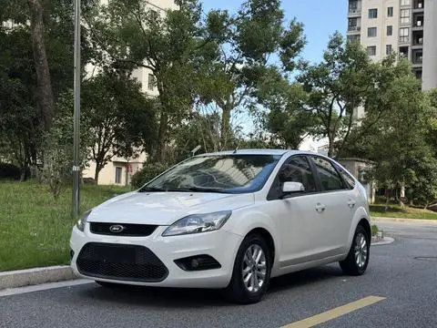 Ford Focus 2013 — фото 1