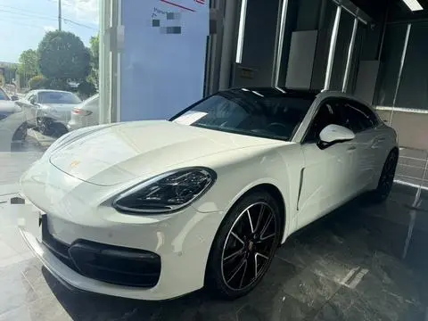 Porsche Panamera 2021