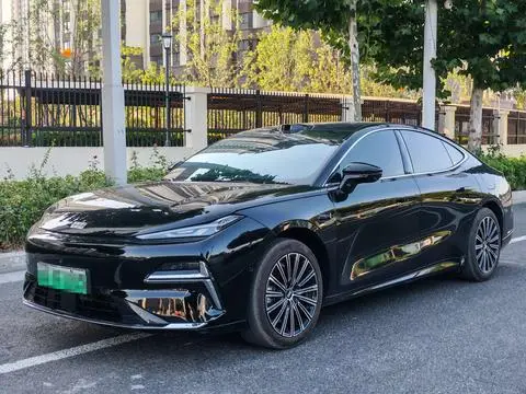 Geely 星耀8 PHEV 2025