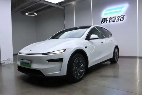 Tesla Model Y L 2025