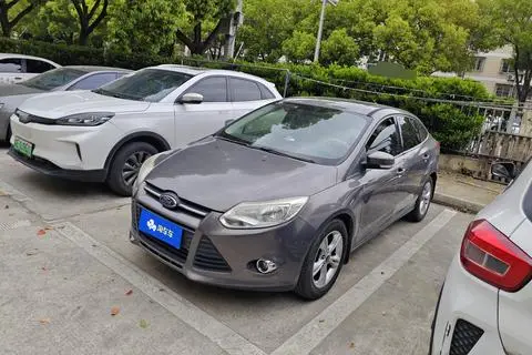 Ford Focus 2012 — фото 1