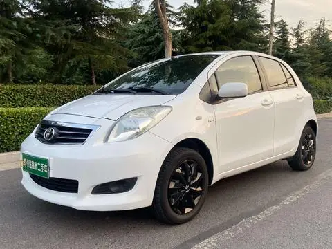 Toyota 雅力士 2011