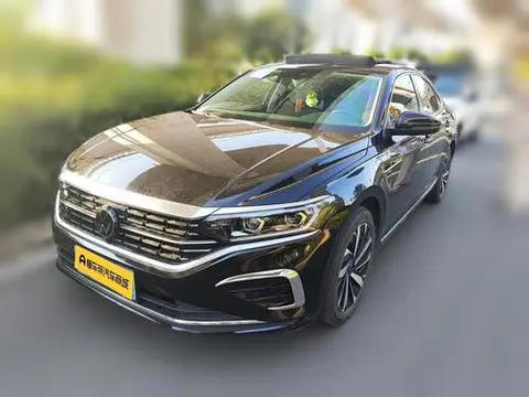 Volkswagen Passat 2023 — фото 1