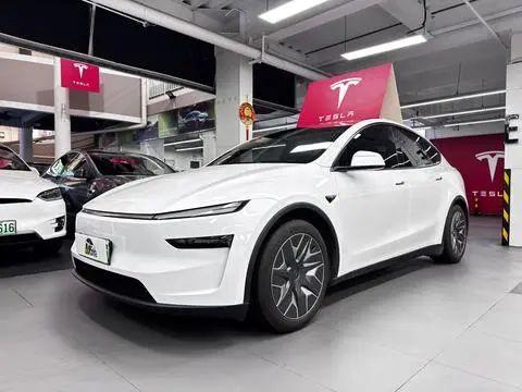 Tesla Model Y L 2026