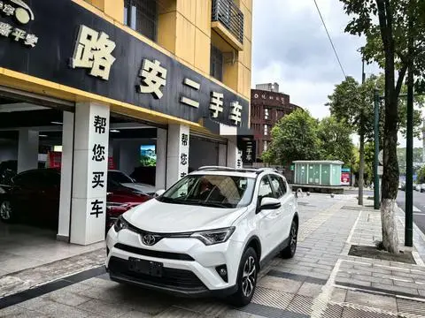 Toyota RAV4 2019 — фото 1