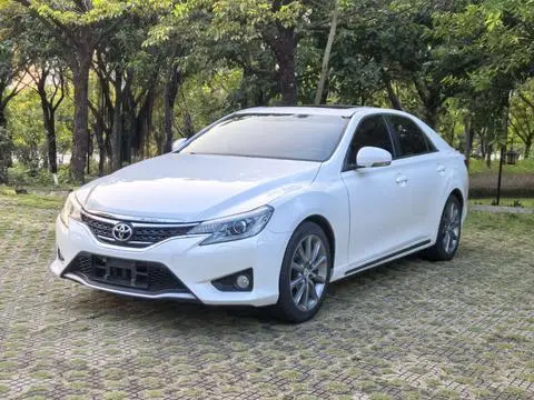Toyota Reiz 2013