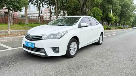 Toyota Corolla 2014 — фото 1