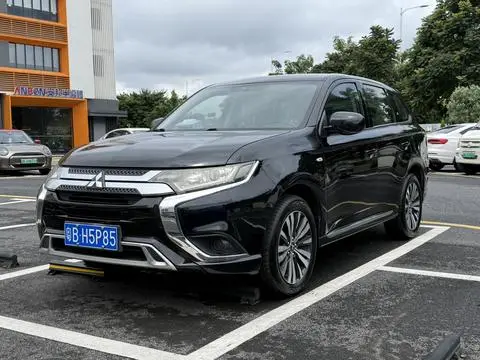 Mitsubishi 欧蓝德 2021 — фото 1